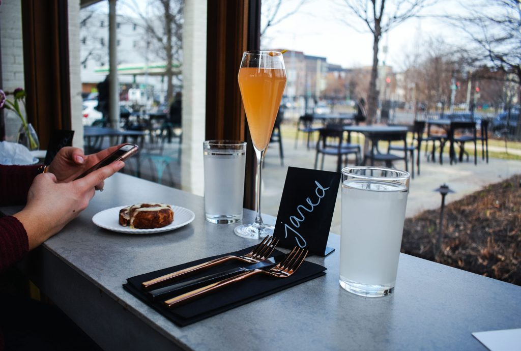 کافه رستوران بین المللی زست